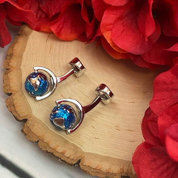 Rotating Blue World Globe Cufflinks - Picture 9 of 16